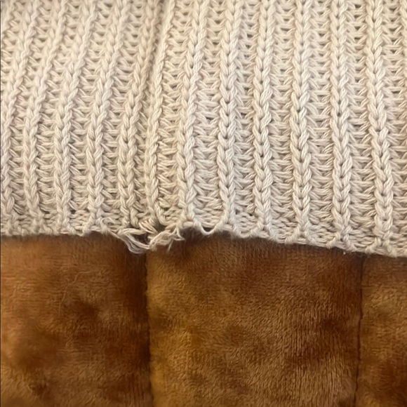 ✨3/$20 Le Lis Cream Cowl Neck Sleeveless Sweater - Picture 2 of 3